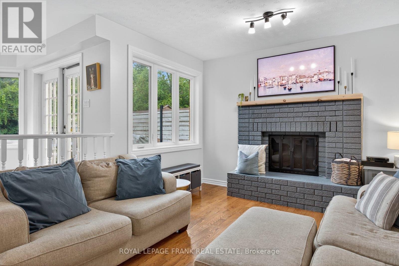 












1805 PARKWOOD CIRCLE

,
Peterborough (Monaghan Ward 2),




Ontario
K9J8C3

