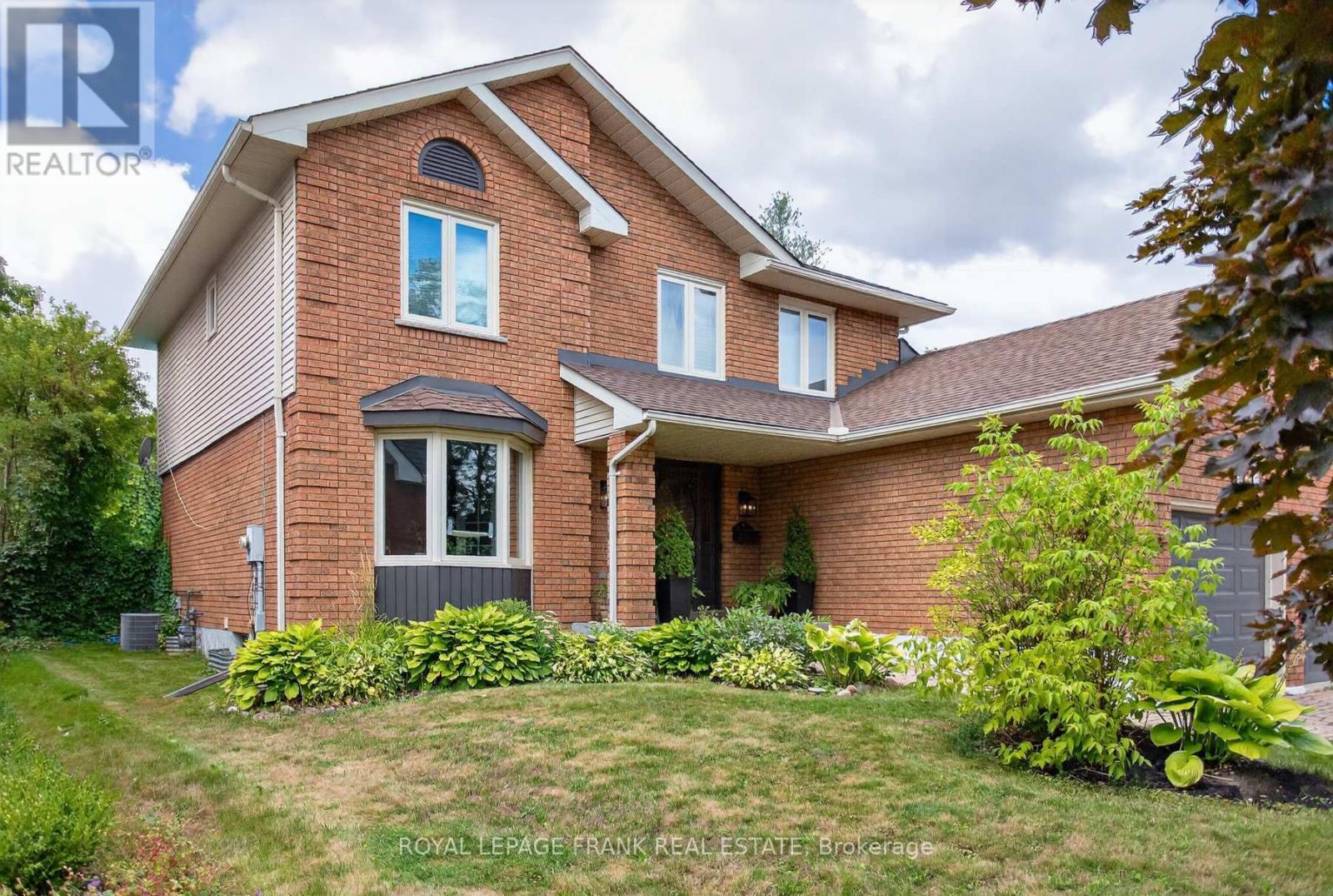 












1805 PARKWOOD CIRCLE

,
Peterborough (Monaghan Ward 2),




Ontario
K9J8C3

