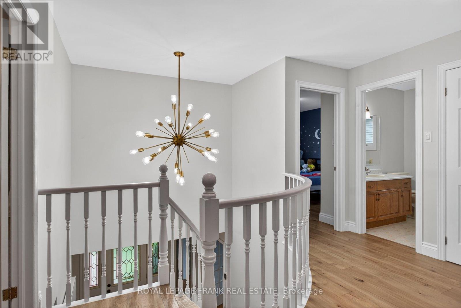 












1805 PARKWOOD CIRCLE

,
Peterborough (Monaghan Ward 2),




Ontario
K9J8C3

