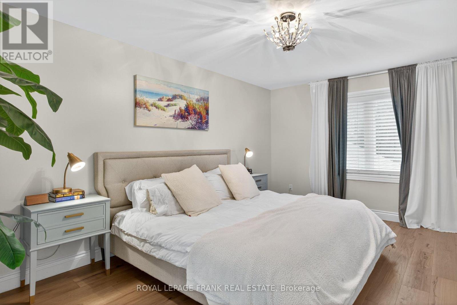 












1805 PARKWOOD CIRCLE

,
Peterborough (Monaghan Ward 2),




Ontario
K9J8C3

