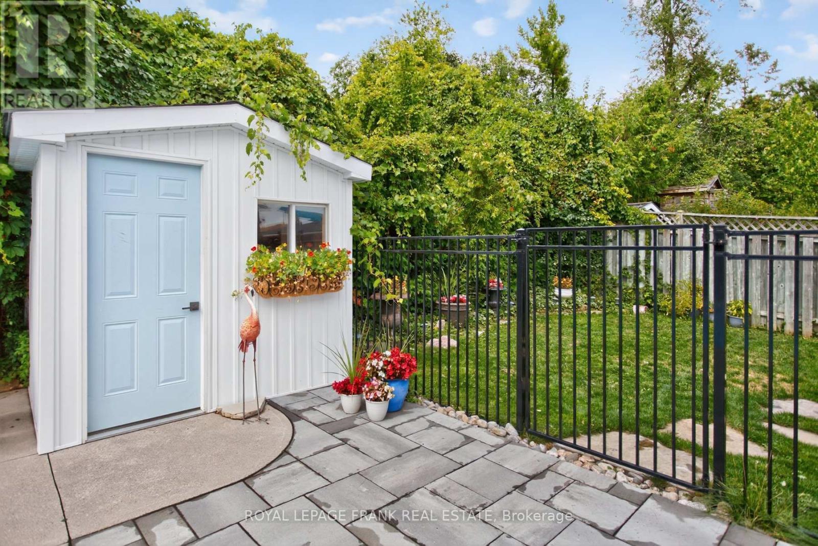 












1805 PARKWOOD CIRCLE

,
Peterborough (Monaghan Ward 2),




Ontario
K9J8C3

