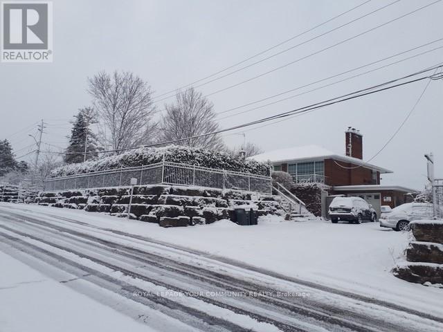 












58 OLD KING ROAD

,
Caledon,




Ontario
L7E3J5

