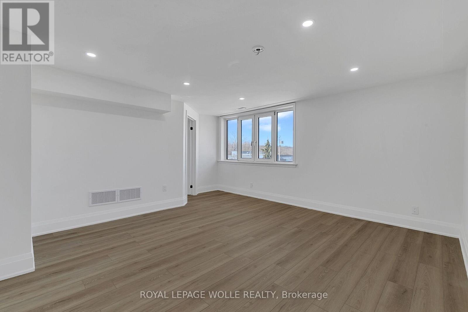 












1 - 581 LANCASTER STREET W

,
Kitchener,




Ontario
N2K1M5


