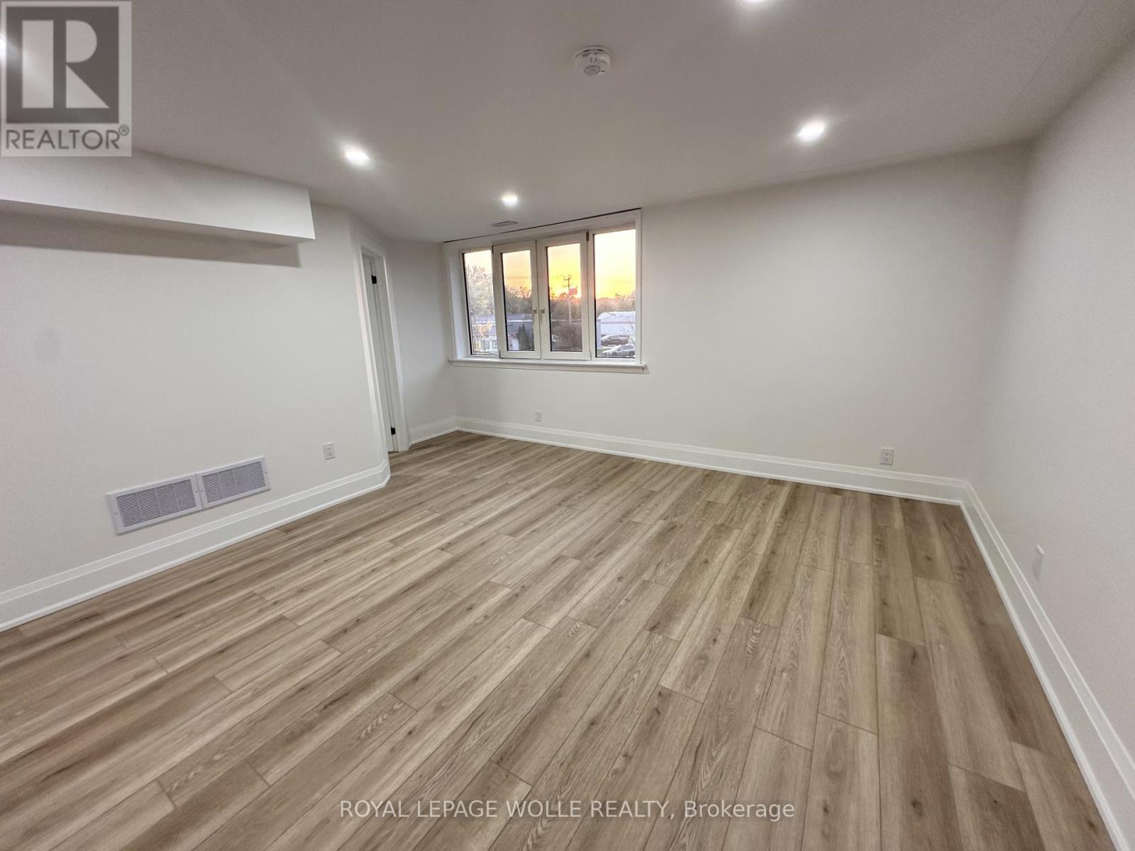 












1 - 581 LANCASTER STREET W

,
Kitchener,




Ontario
N2K1M5

