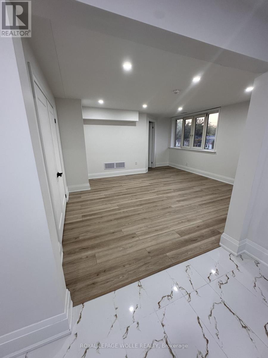 












1 - 581 LANCASTER STREET W

,
Kitchener,




Ontario
N2K1M5


