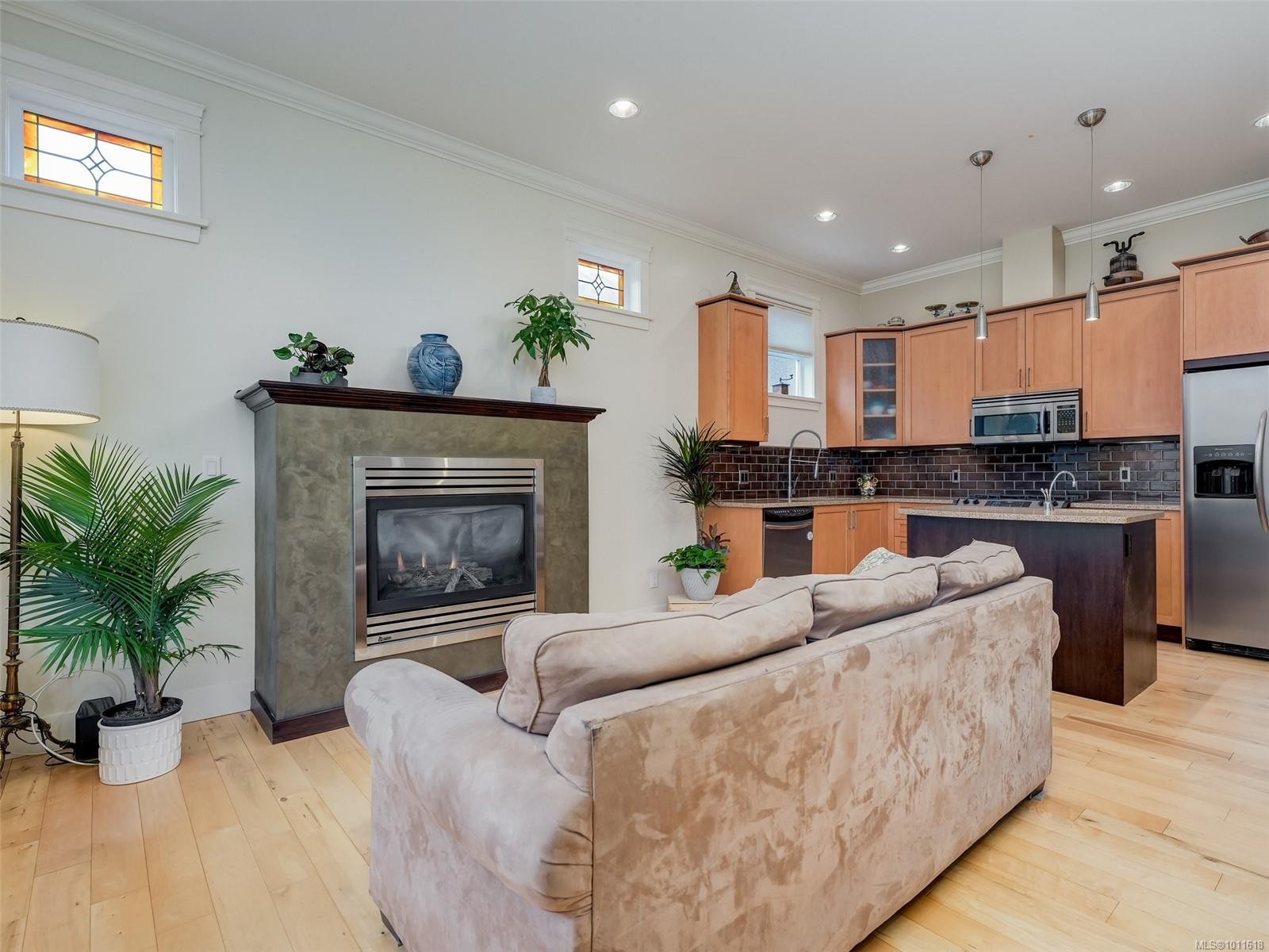 









209


Superior

St, 4,
Victoria,




BC
V8V 1T4

