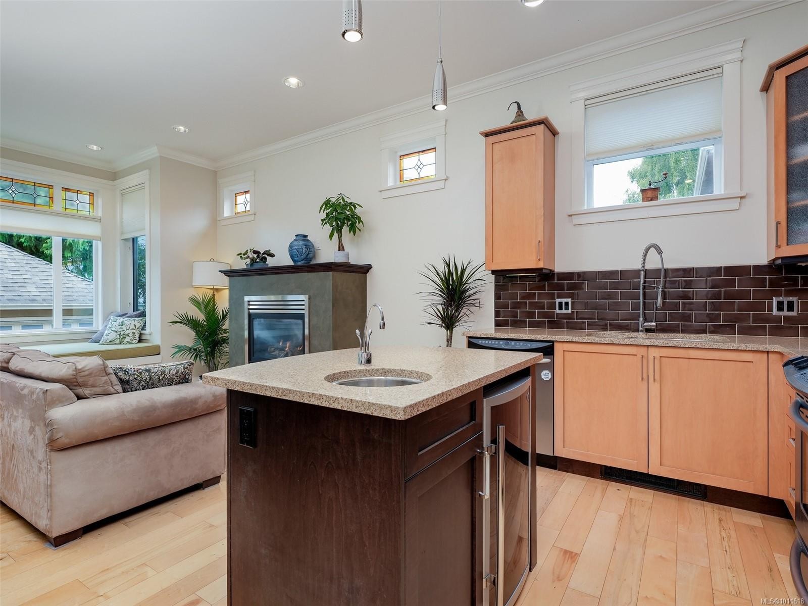 









209


Superior

St, 4,
Victoria,




BC
V8V 1T4

