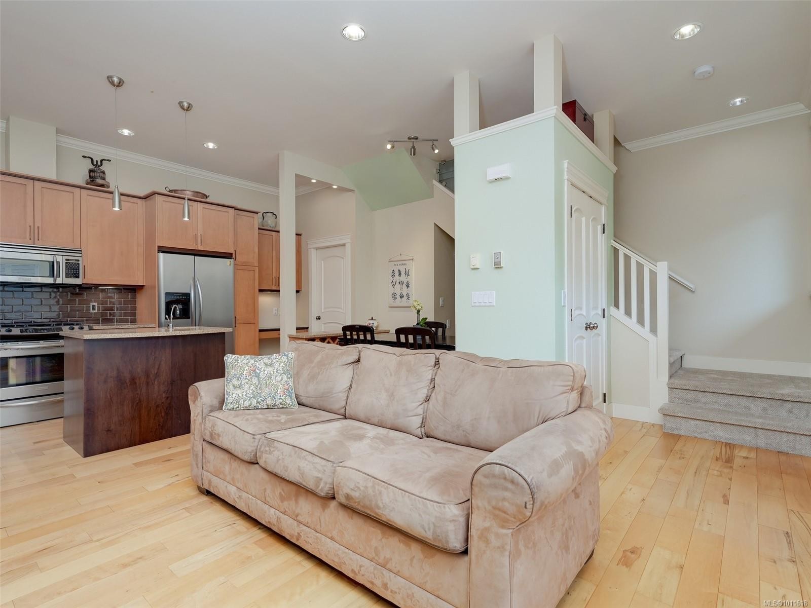









209


Superior

St, 4,
Victoria,




BC
V8V 1T4

