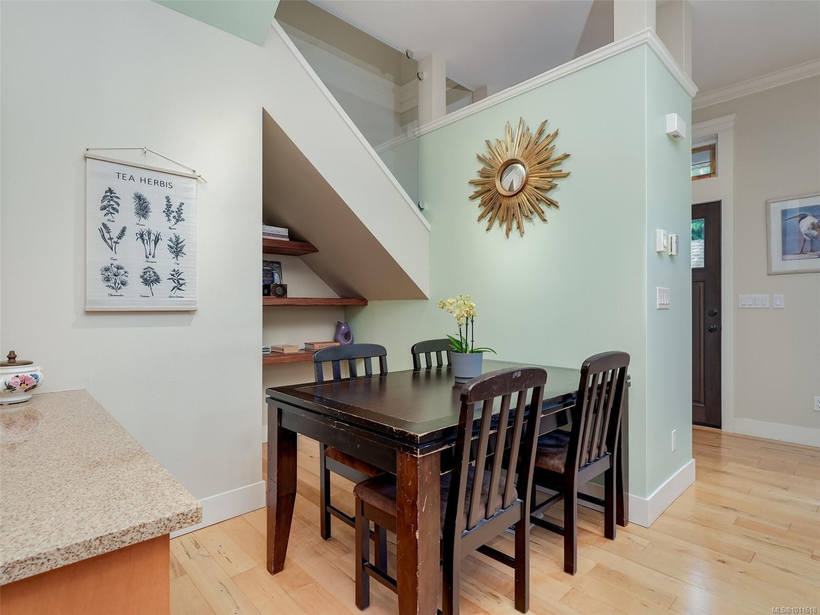 









209


Superior

St, 4,
Victoria,




BC
V8V 1T4

