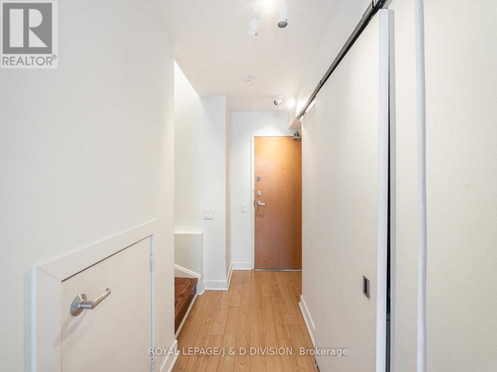 












308 - 77 LOMBARD STREET

,
Toronto,




Ontario
M5C3E1

