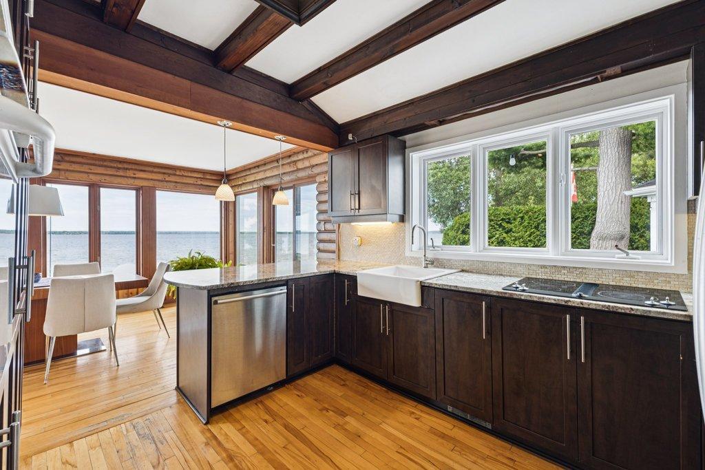









13


Rue Woods

,
Gatineau (Aylmer),




QC
J9H6T4

