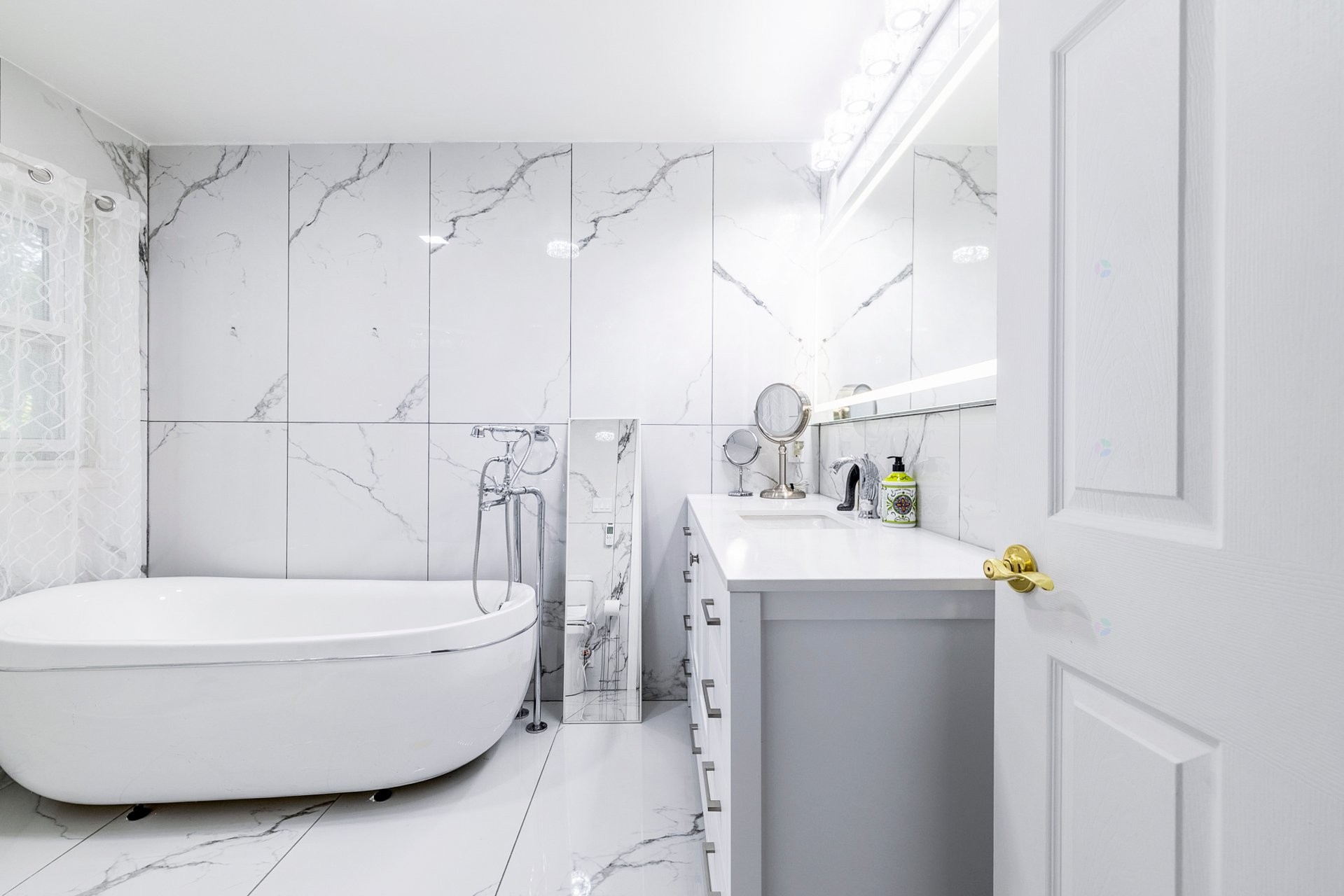 









533


Boul. Beaconsfield

,
Beaconsfield,




QC
H9W4C8

