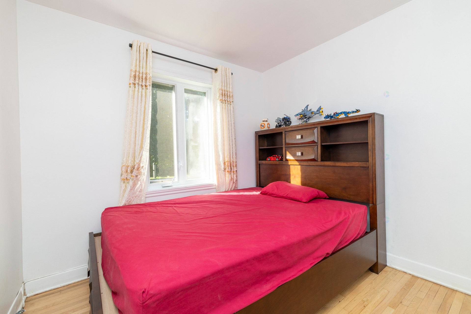 









533


Boul. Beaconsfield

,
Beaconsfield,




QC
H9W4C8

