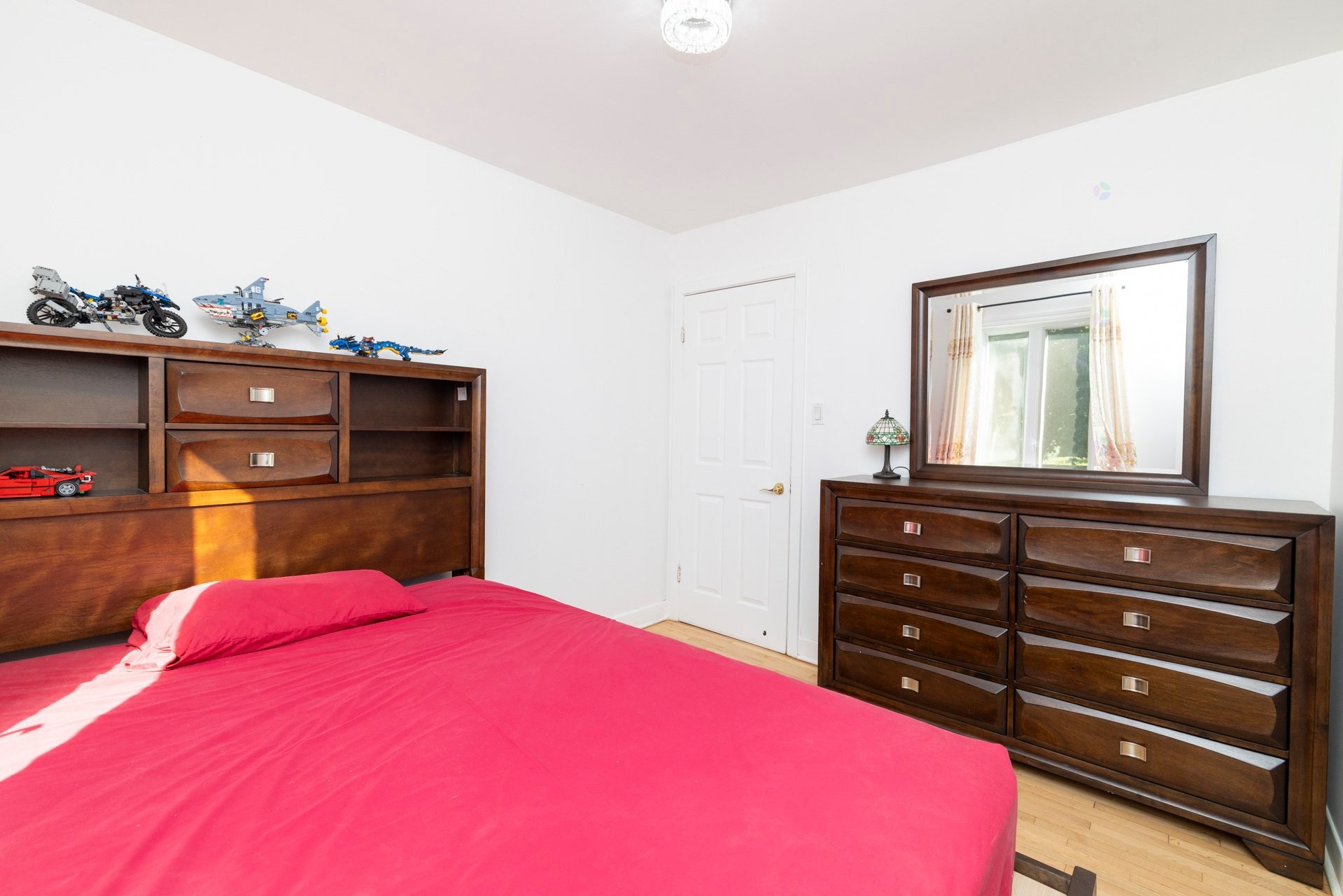 









533


Boul. Beaconsfield

,
Beaconsfield,




QC
H9W4C8

