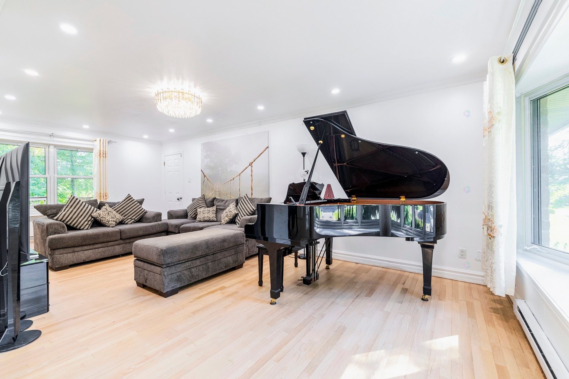 









533


Boul. Beaconsfield

,
Beaconsfield,




QC
H9W4C8

