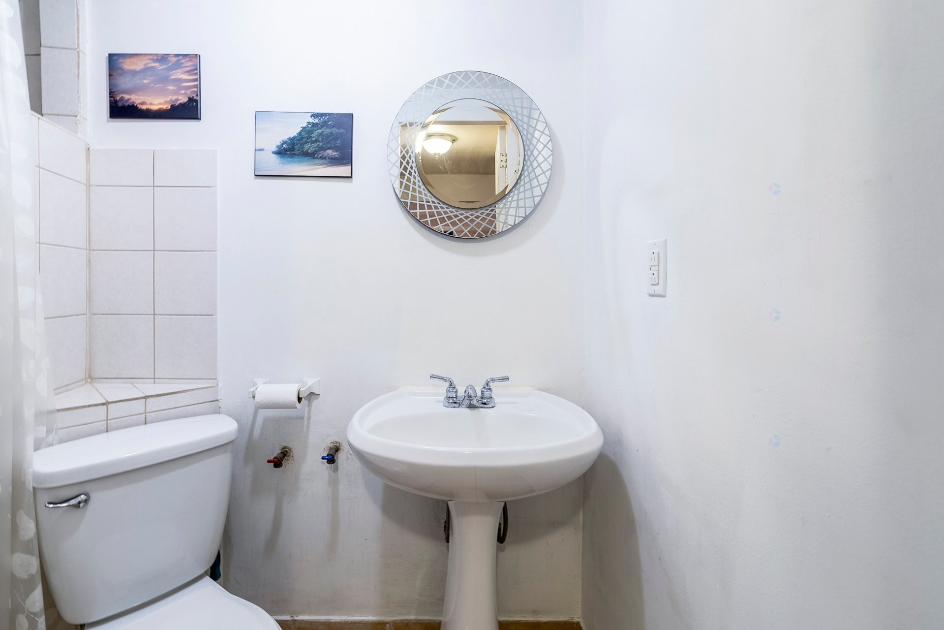 









533


Boul. Beaconsfield

,
Beaconsfield,




QC
H9W4C8

