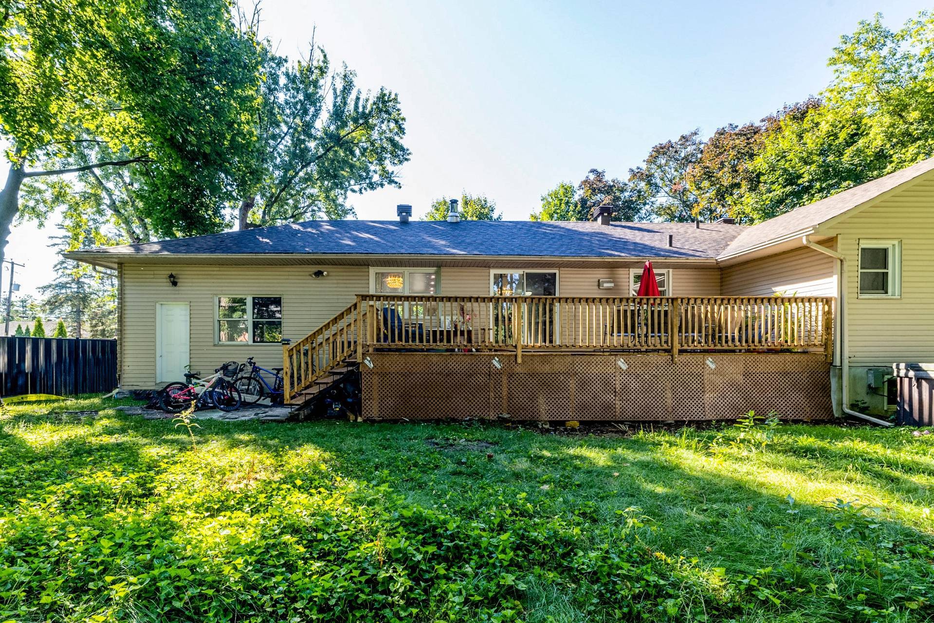 









533


Boul. Beaconsfield

,
Beaconsfield,




QC
H9W4C8

