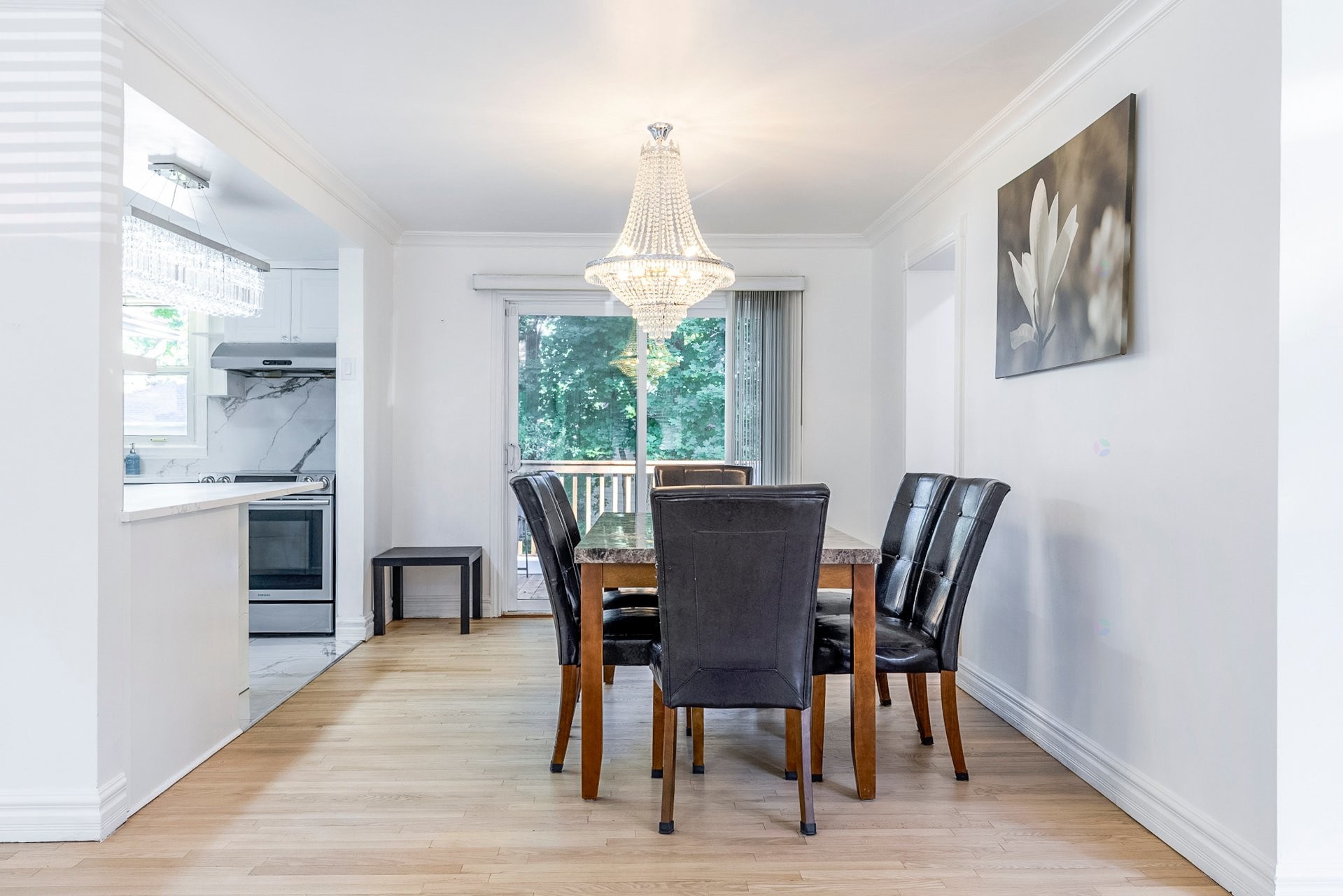 









533


Boul. Beaconsfield

,
Beaconsfield,




QC
H9W4C8

