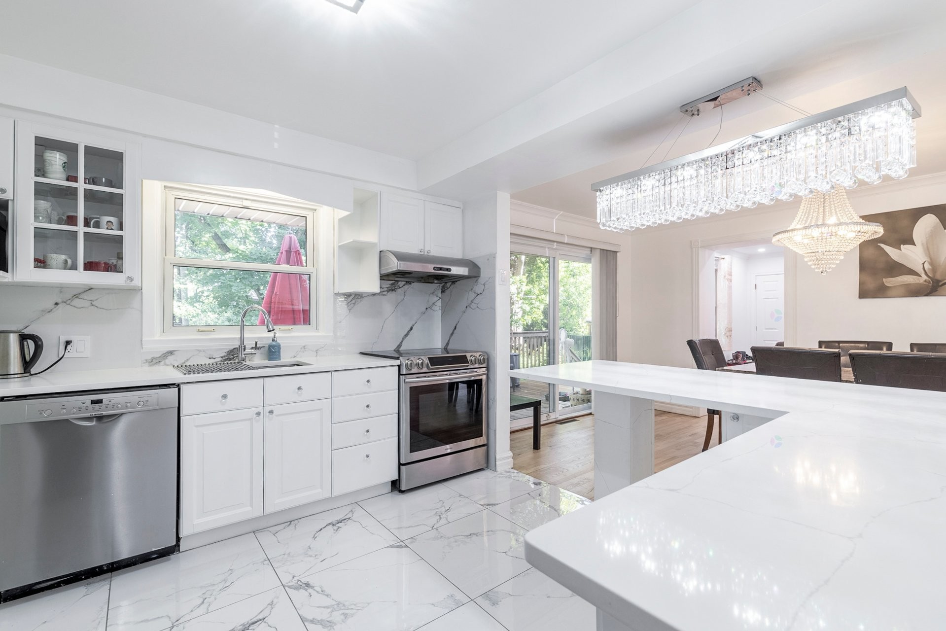 









533


Boul. Beaconsfield

,
Beaconsfield,




QC
H9W4C8

