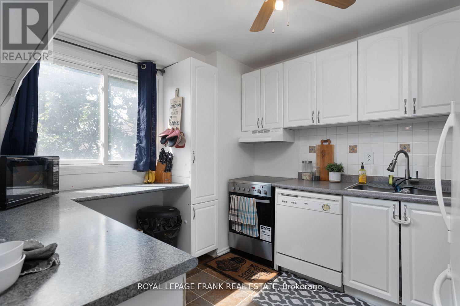 












42 - 700 HARMONY ROAD N

,
Oshawa (Pinecrest),




Ontario
L1K1S2

