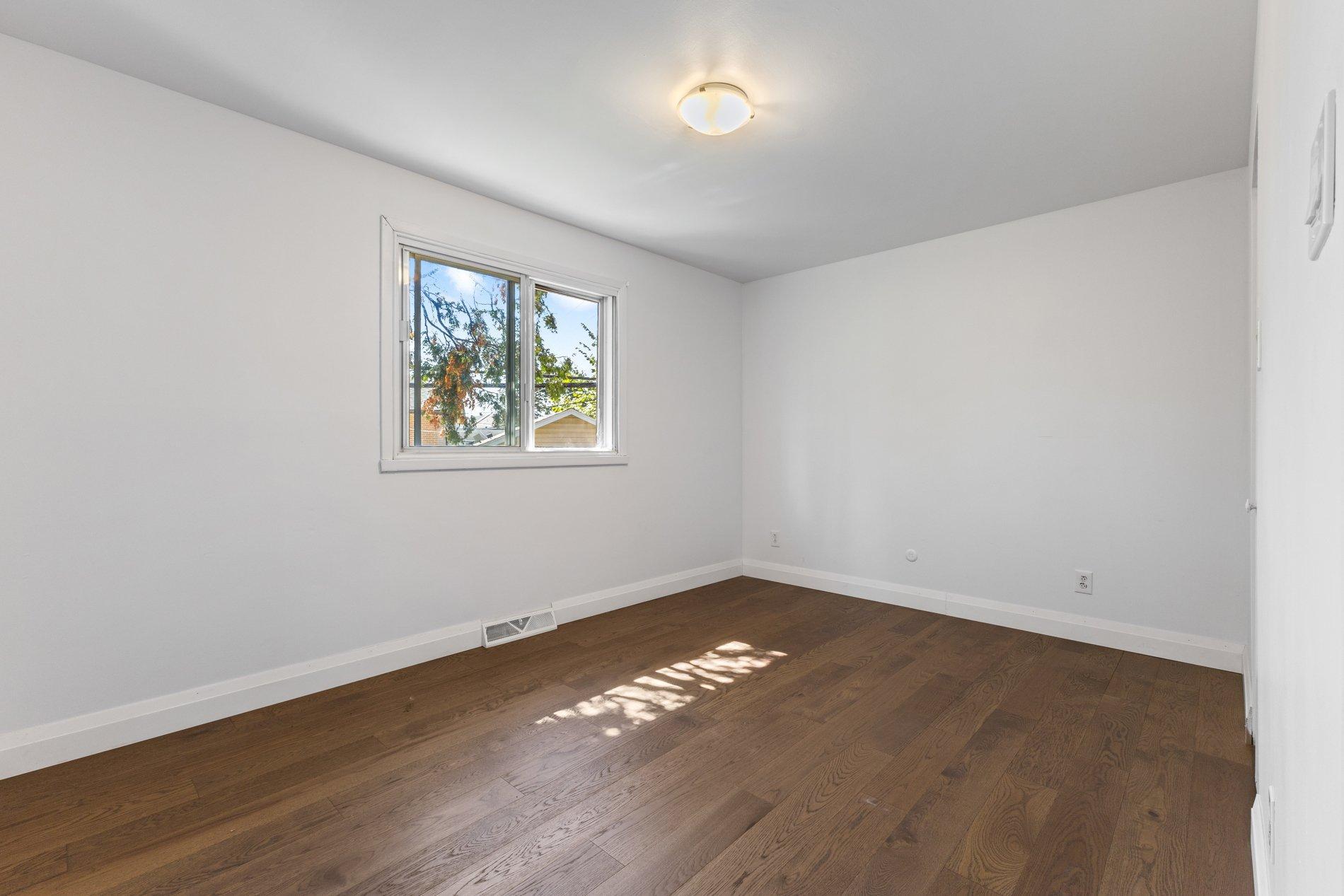 









89


Rue Sauvé

,
Dollard-des-Ormeaux,




QC
H9A1C4

