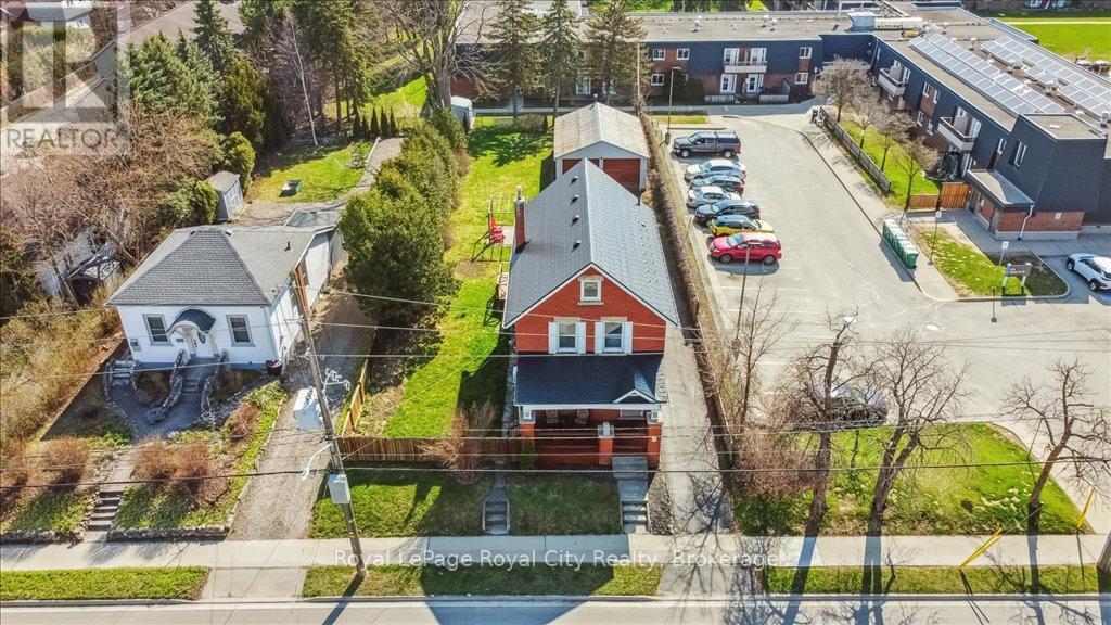 












572 WOOLWICH STREET

,
Guelph (Exhibition Park),




Ontario
N1H3Y2

