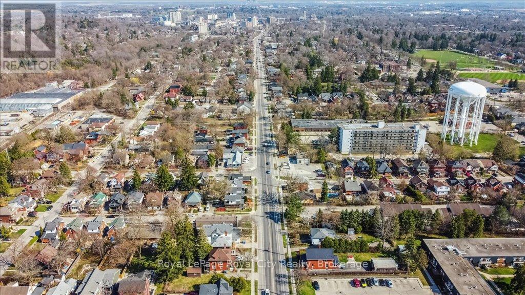 












572 WOOLWICH STREET

,
Guelph (Exhibition Park),




Ontario
N1H3Y2

