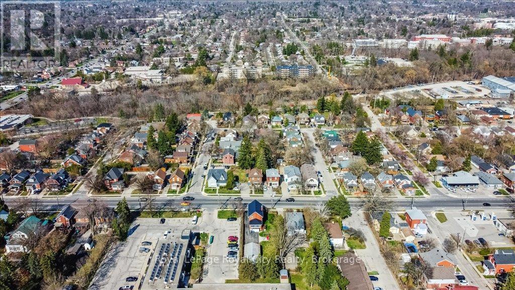 












572 WOOLWICH STREET

,
Guelph (Exhibition Park),




Ontario
N1H3Y2

