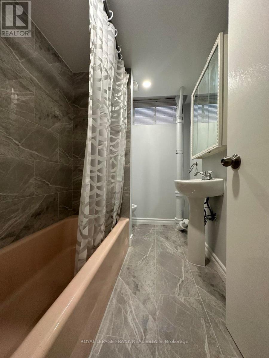 












754 TENNYSON AVENUE

,
Oshawa (Donevan),




Ontario
L1H3K6

