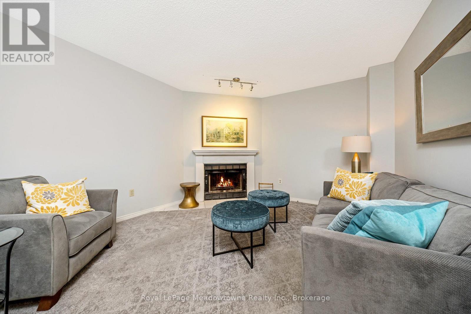 












6 - 500 SILVERTHORNE CRESCENT

,
Mississauga (Hurontario),




Ontario
L5R1W3

