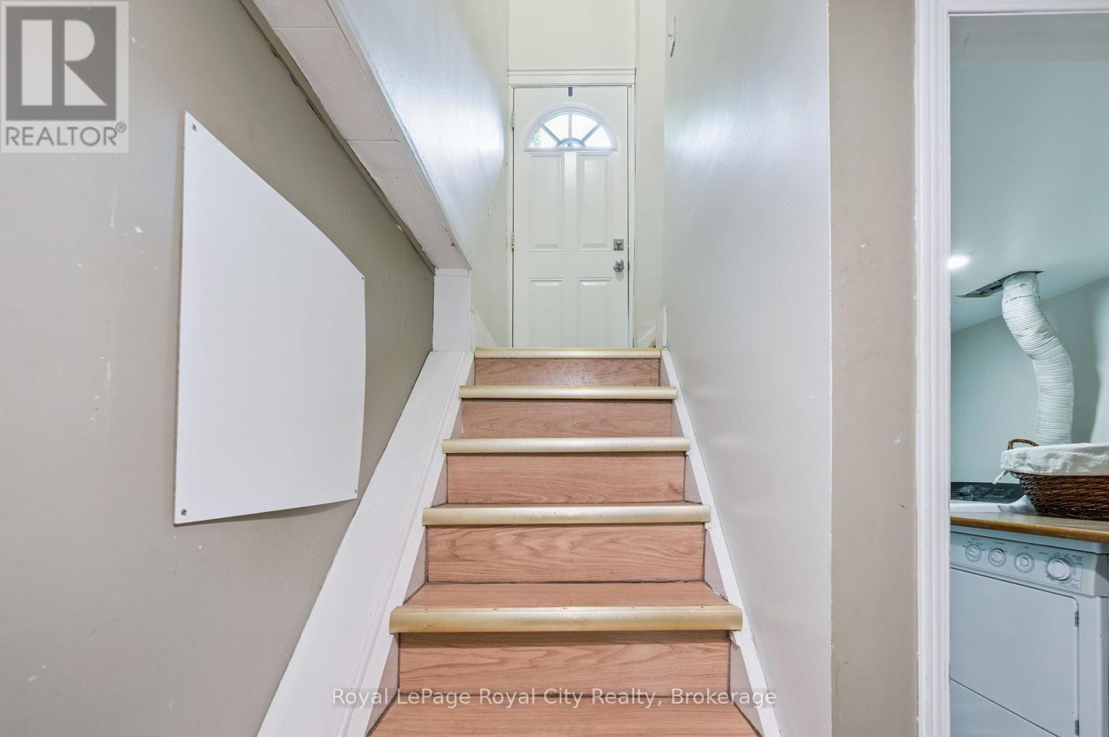 












21 JAMES STREET W

,
Guelph (Dovercliffe Park/Old University),




Ontario
N1G1E3

