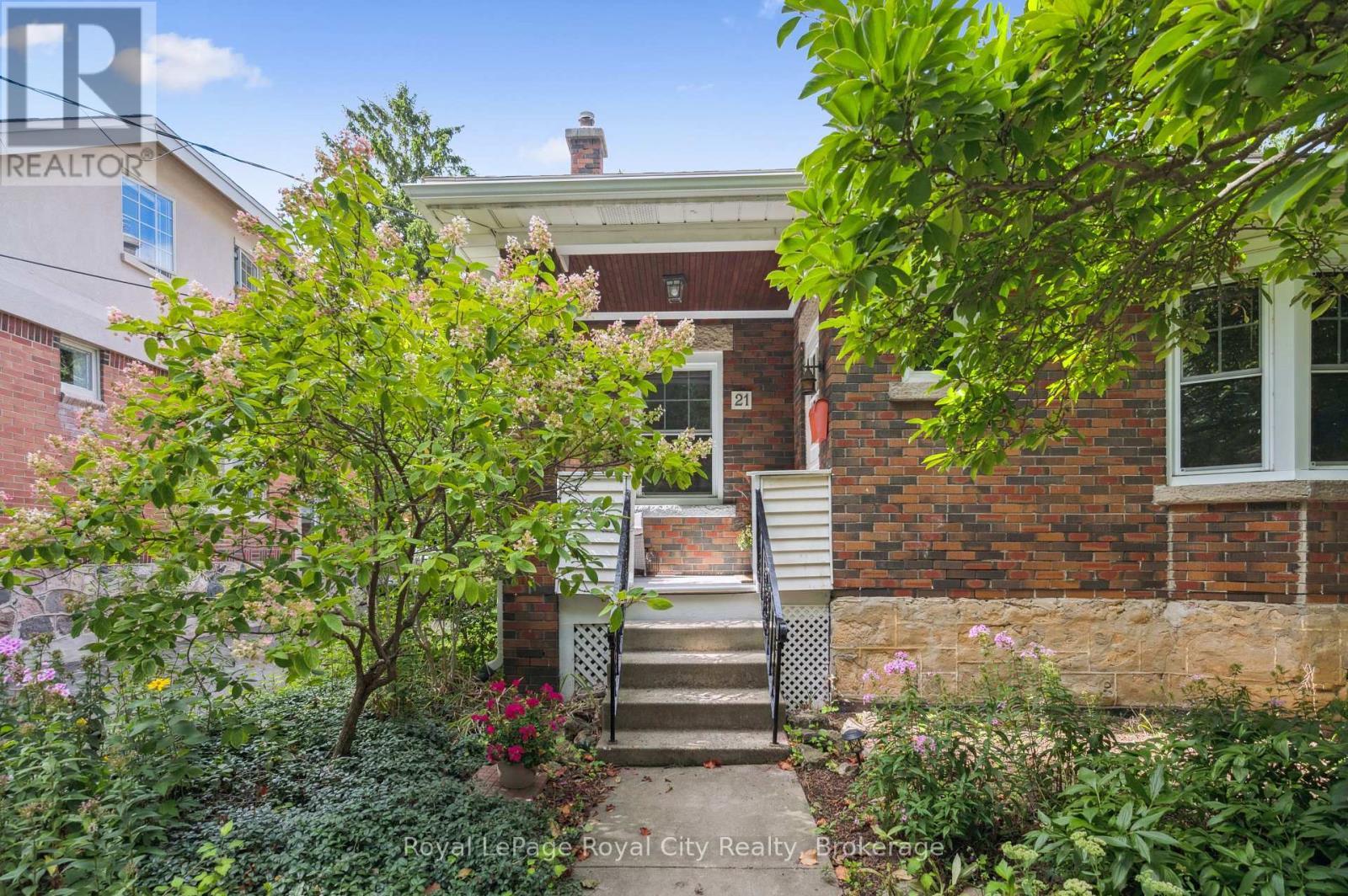 












21 JAMES STREET W

,
Guelph (Dovercliffe Park/Old University),




Ontario
N1G1E3


