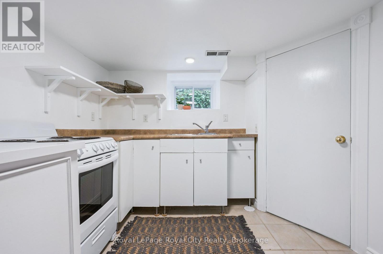 












21 JAMES STREET W

,
Guelph (Dovercliffe Park/Old University),




Ontario
N1G1E3

