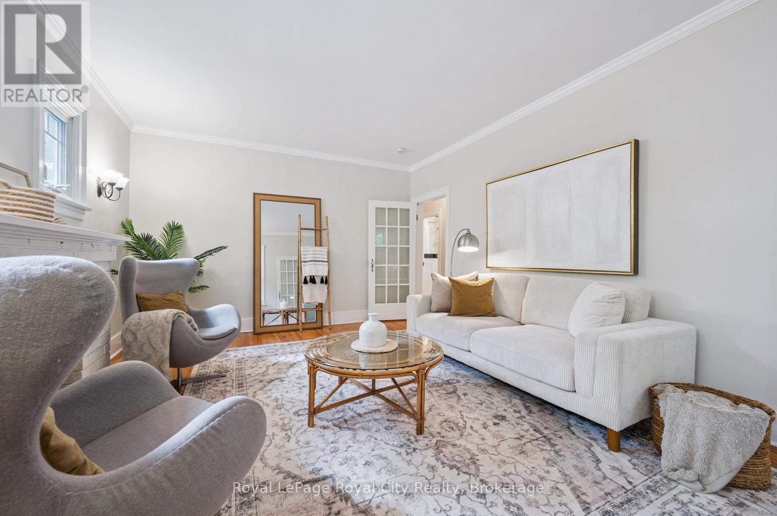 












21 JAMES STREET W

,
Guelph (Dovercliffe Park/Old University),




Ontario
N1G1E3

