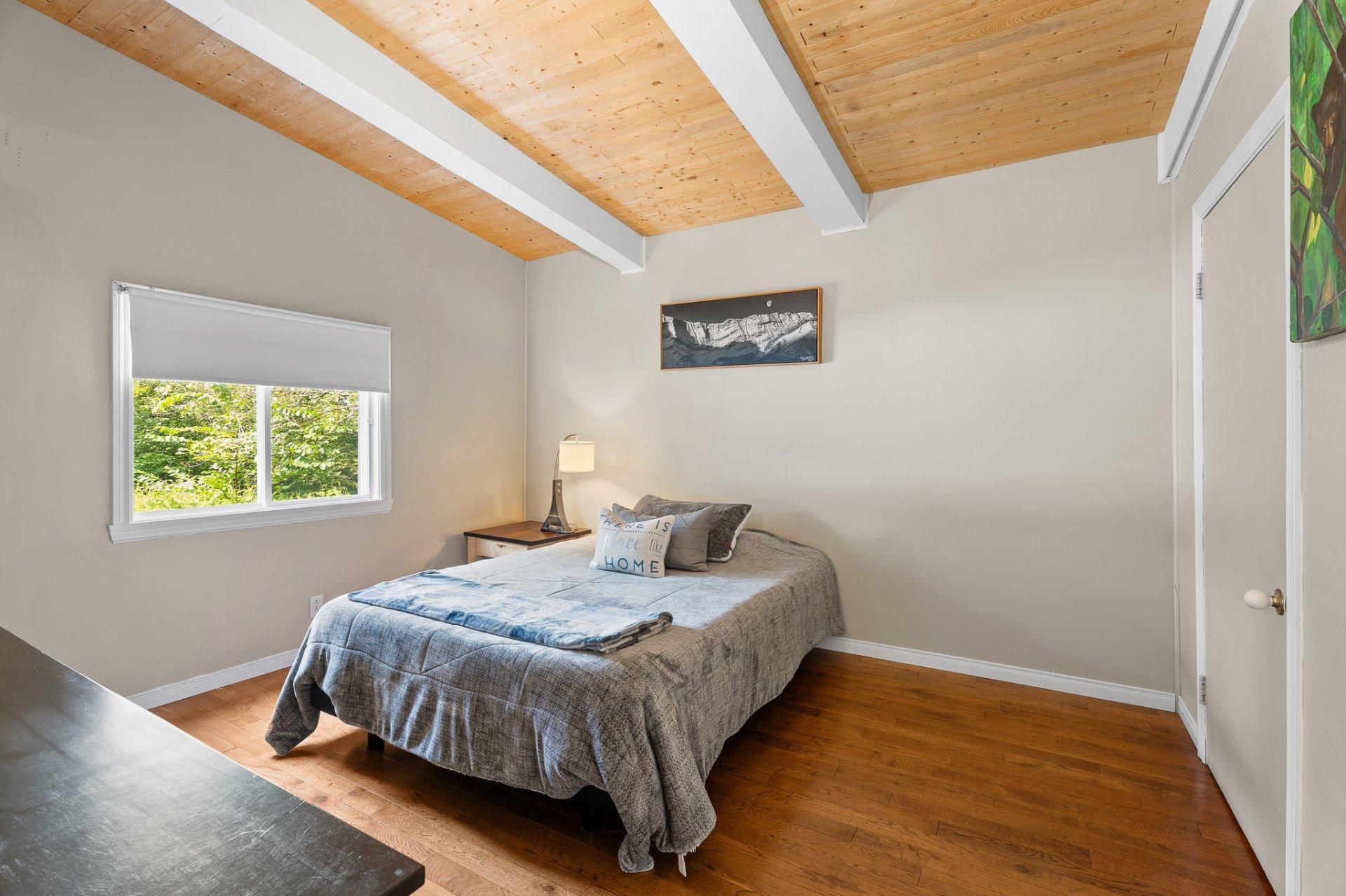 









1726


Rue du Skieur

,
Sainte-Adèle,




QC
J8B2Y8

