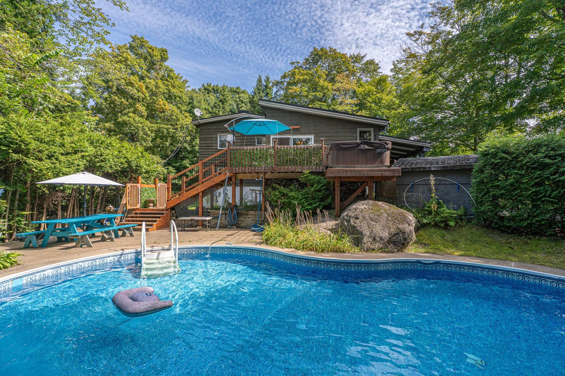 









1726


Rue du Skieur

,
Sainte-Adèle,




QC
J8B2Y8

