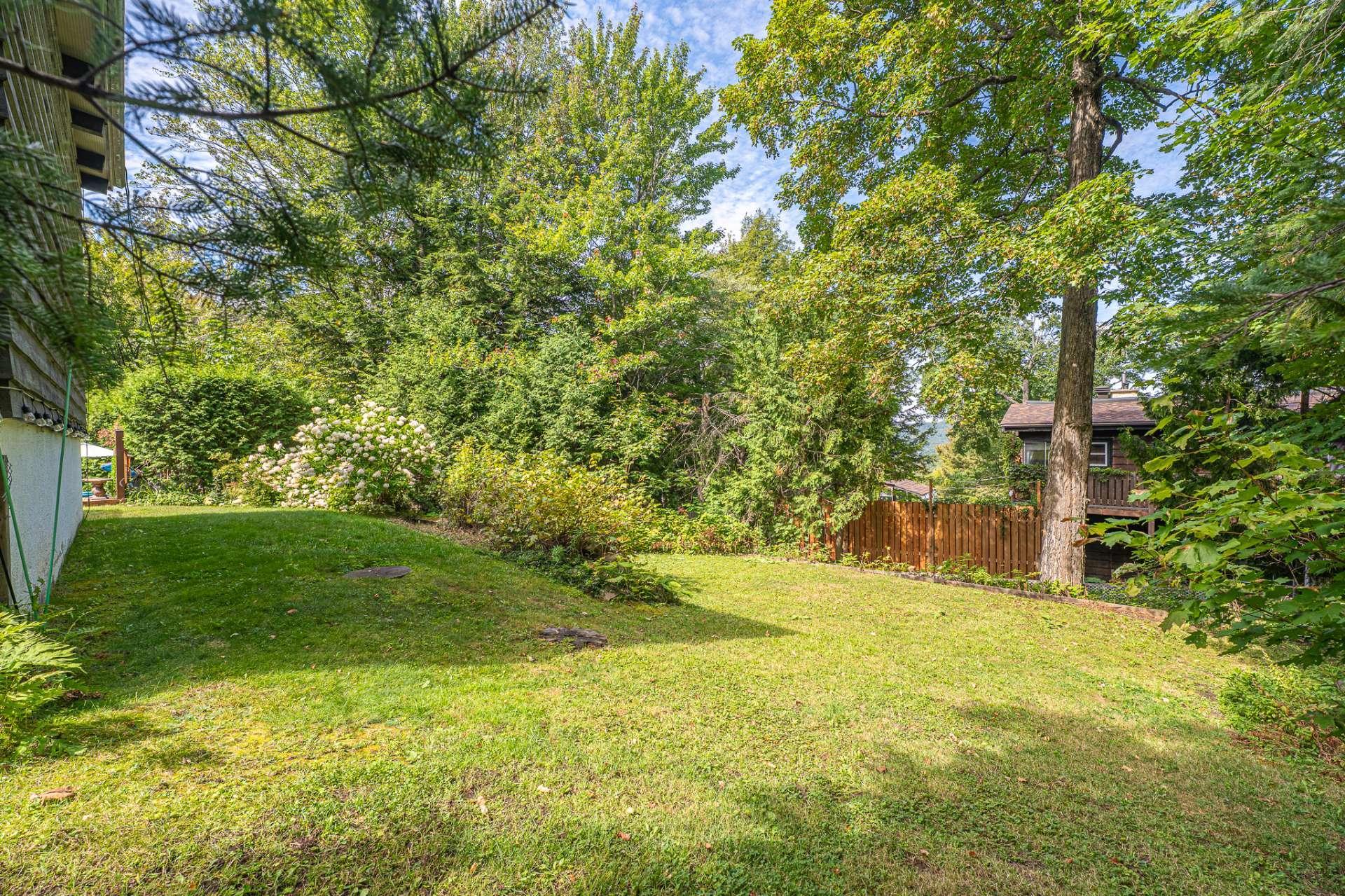 









1726


Rue du Skieur

,
Sainte-Adèle,




QC
J8B2Y8

