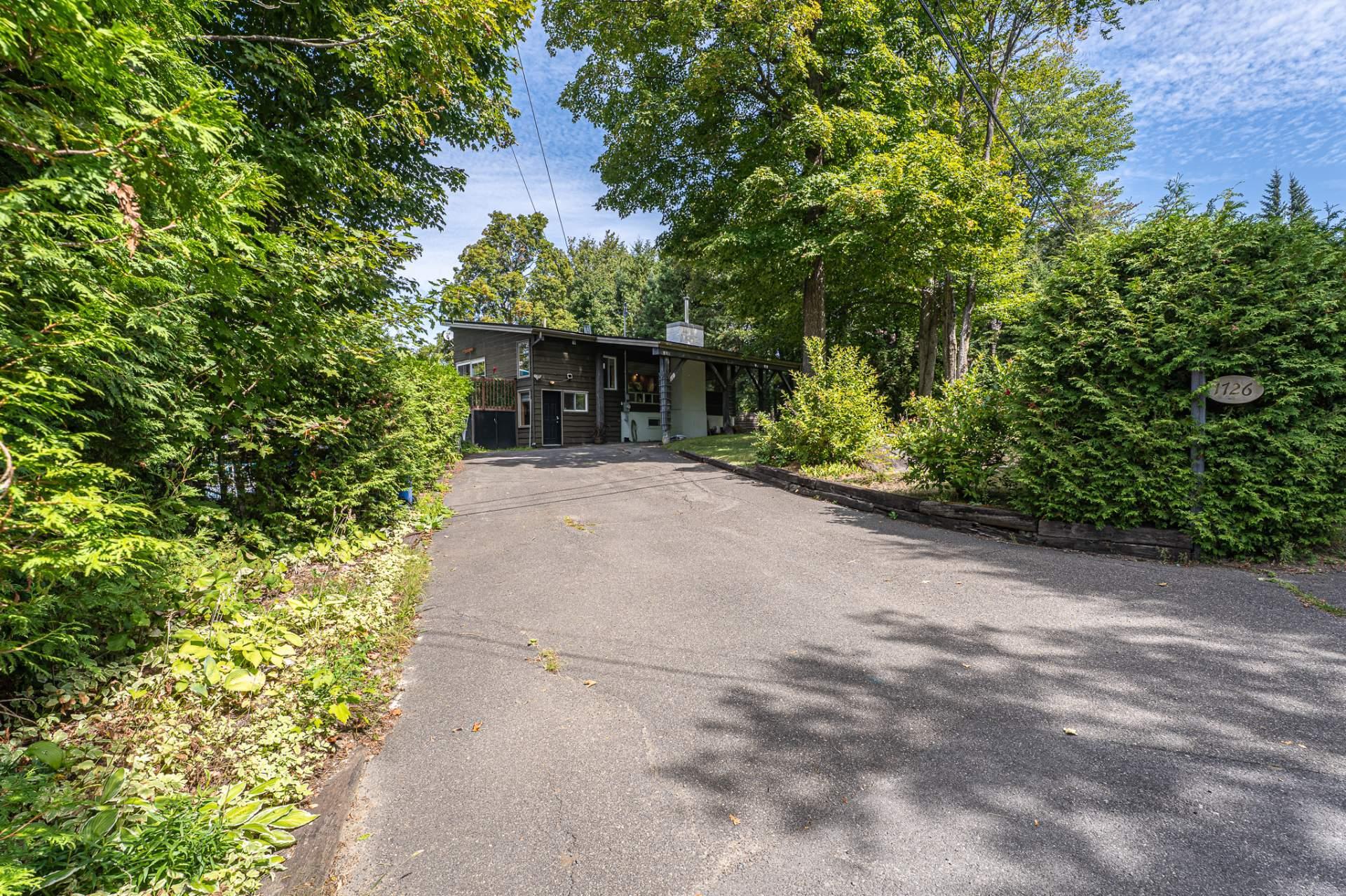 









1726


Rue du Skieur

,
Sainte-Adèle,




QC
J8B2Y8

