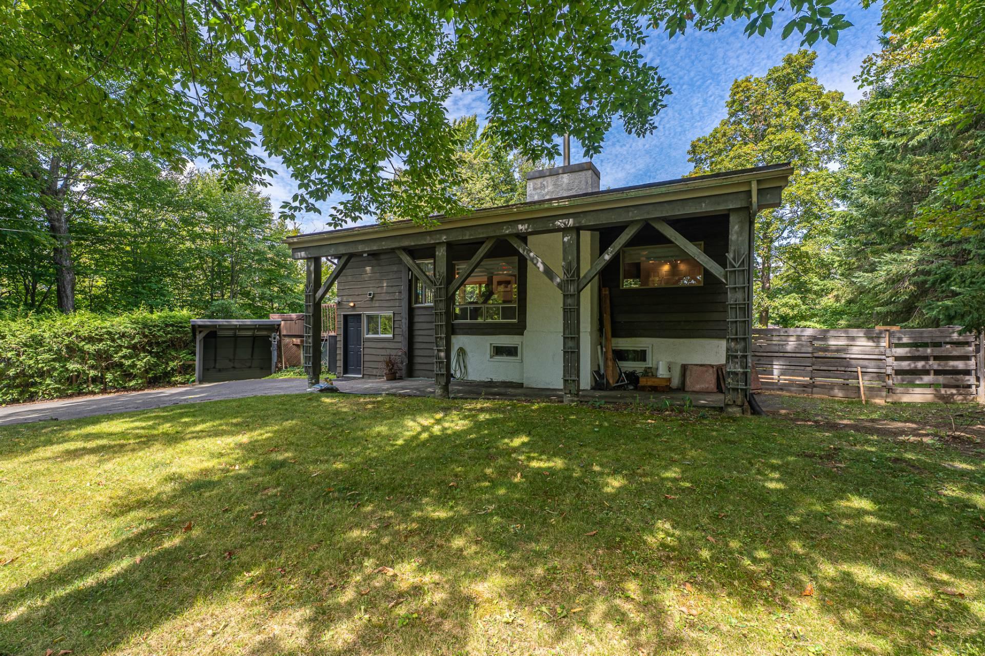 









1726


Rue du Skieur

,
Sainte-Adèle,




QC
J8B2Y8

