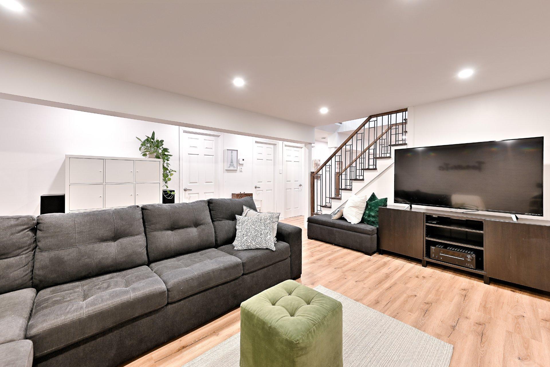 









1185


Rue Théberge

,
Brossard,




QC
J4W2N2

