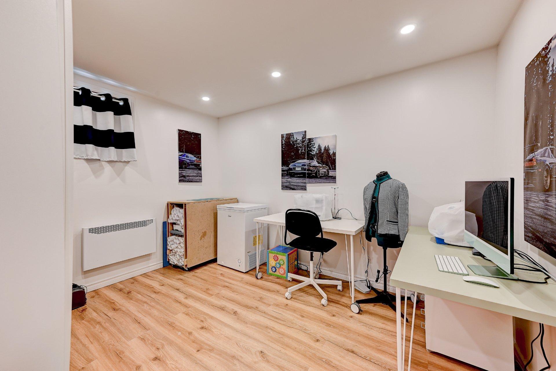 









1185


Rue Théberge

,
Brossard,




QC
J4W2N2

