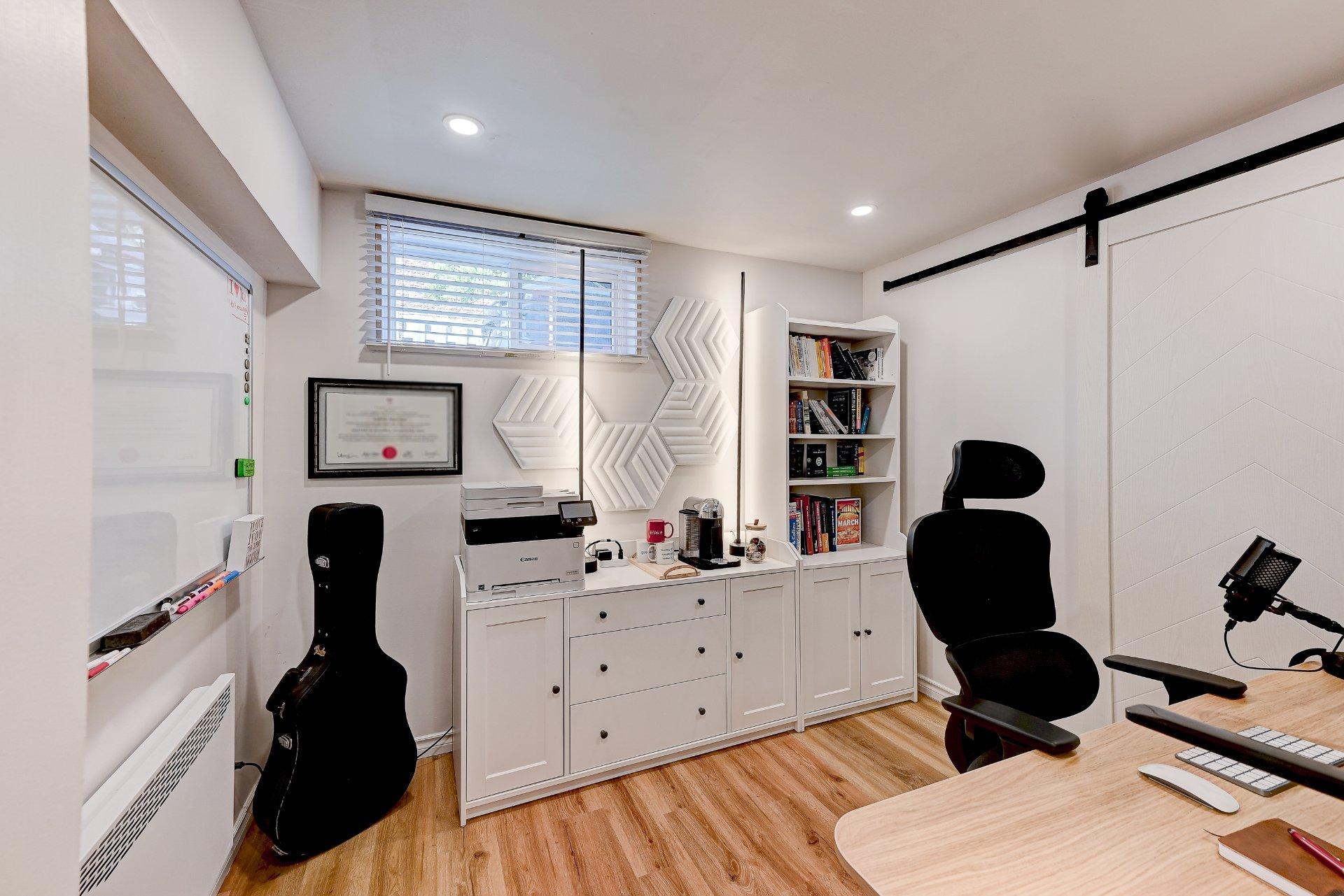 









1185


Rue Théberge

,
Brossard,




QC
J4W2N2


