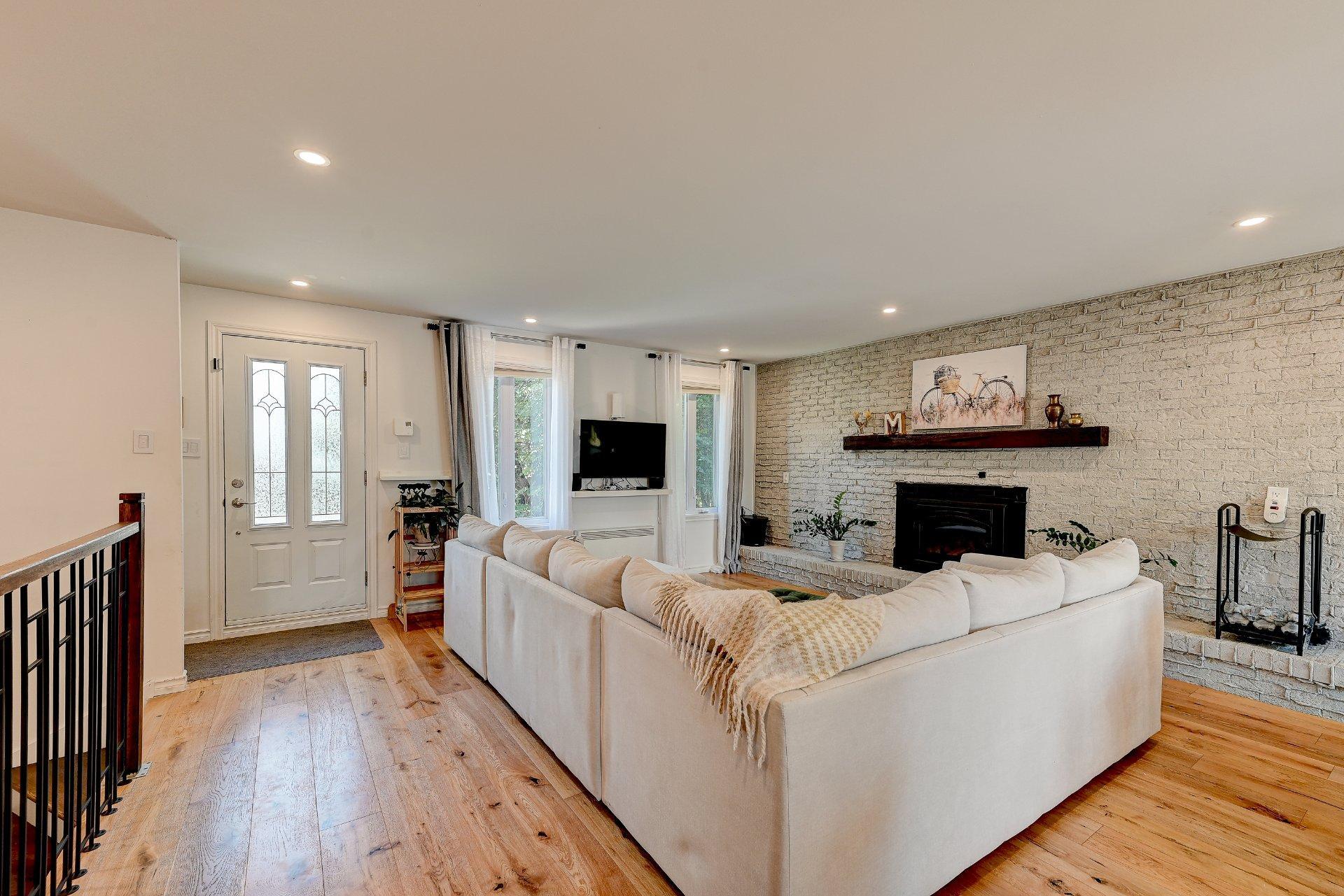 









1185


Rue Théberge

,
Brossard,




QC
J4W2N2

