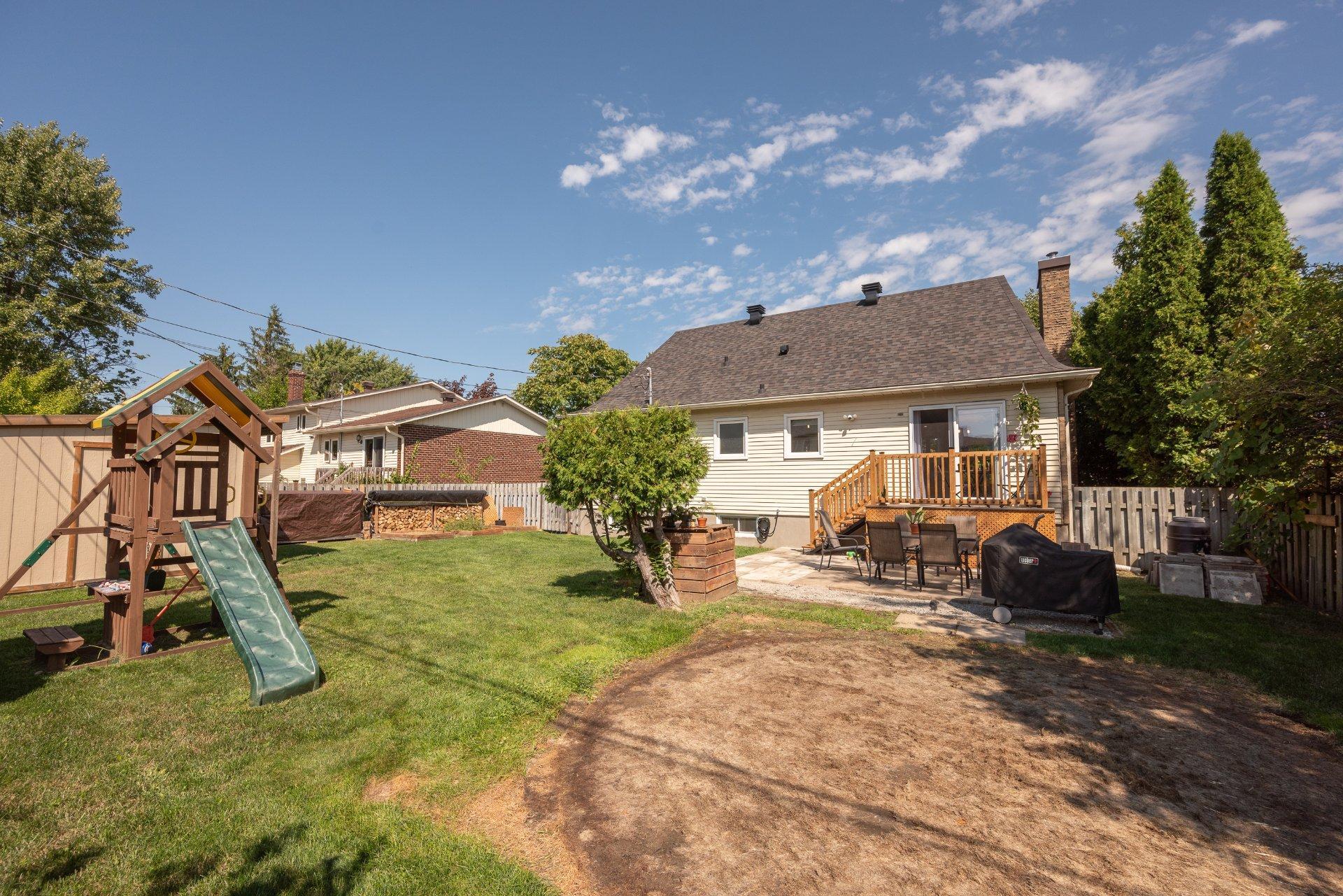 









1185


Rue Théberge

,
Brossard,




QC
J4W2N2

