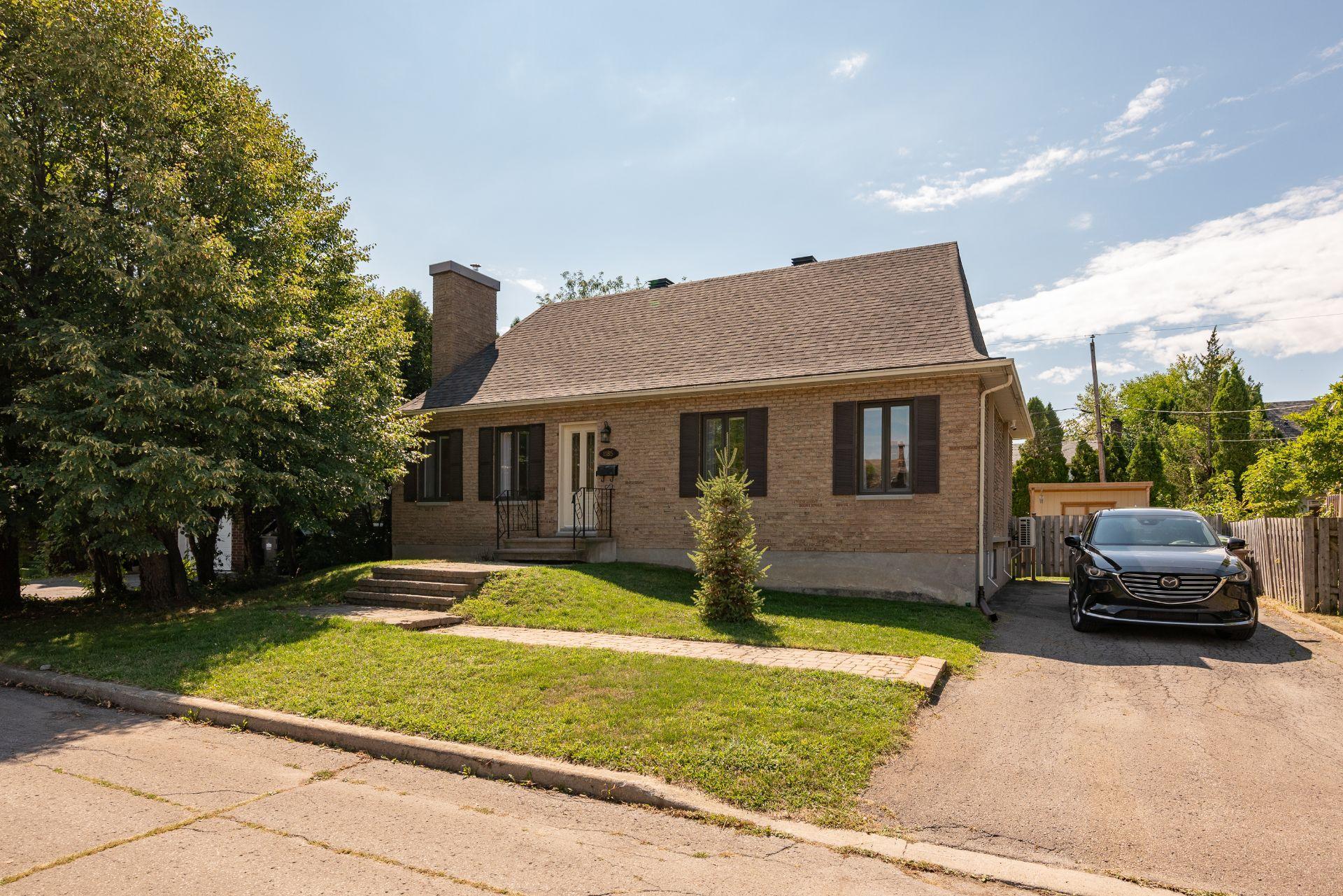 









1185


Rue Théberge

,
Brossard,




QC
J4W2N2

