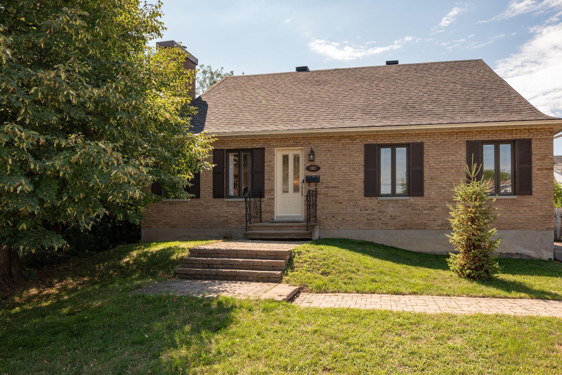 









1185


Rue Théberge

,
Brossard,




QC
J4W2N2

