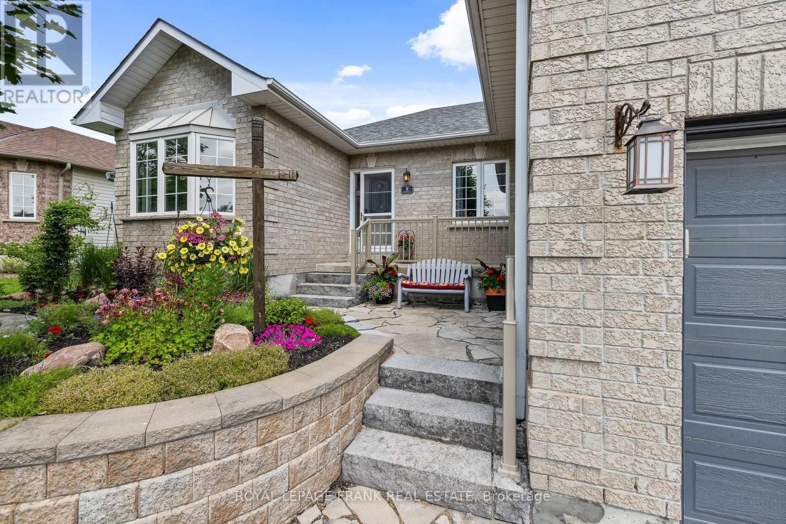 












8 BROOKSIDE STREET

,
Cavan Monaghan (Millbrook Village),




Ontario
L0A1G0


