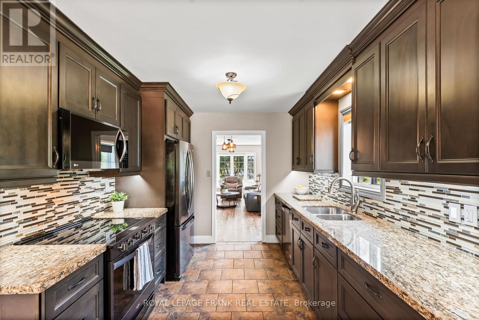 












8 BROOKSIDE STREET

,
Cavan Monaghan (Millbrook Village),




Ontario
L0A1G0


