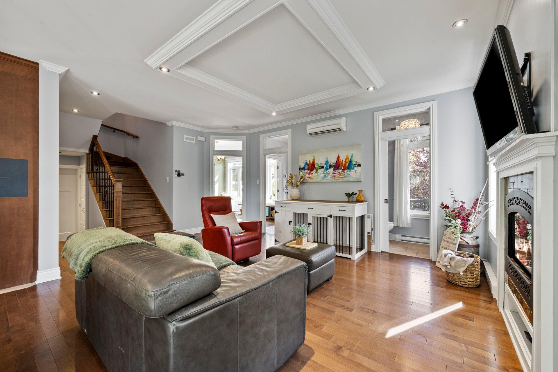 









182


Rue de Saguenay

,
Bromont,




QC
J2L2H8

