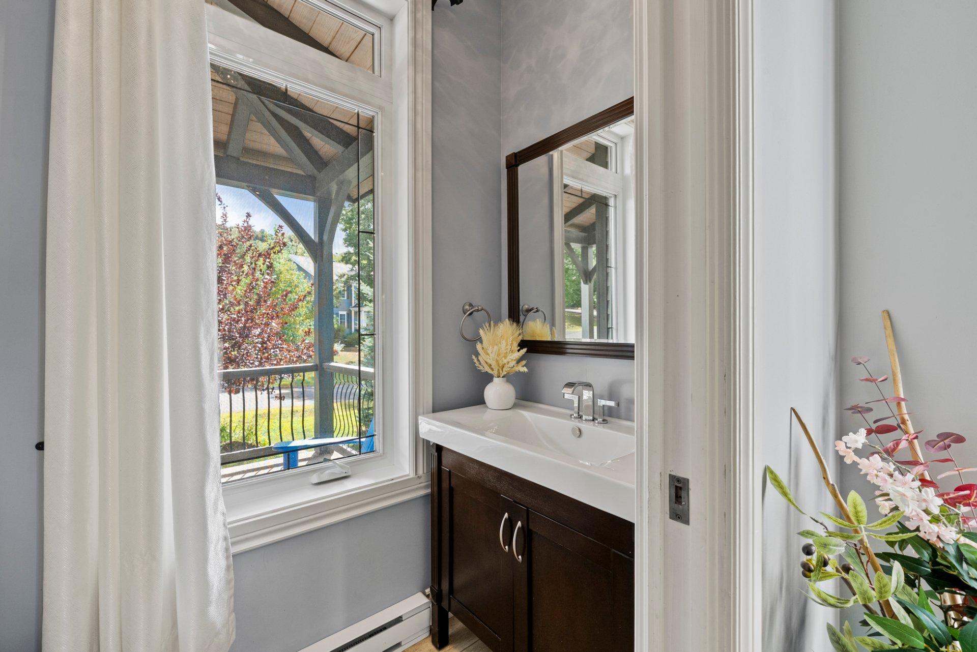 









182


Rue de Saguenay

,
Bromont,




QC
J2L2H8

